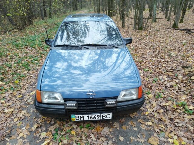 Синий Опель Кадет, объемом двигателя 1.3 л и пробегом 1 тыс. км за 714 $, фото 1 на Automoto.ua