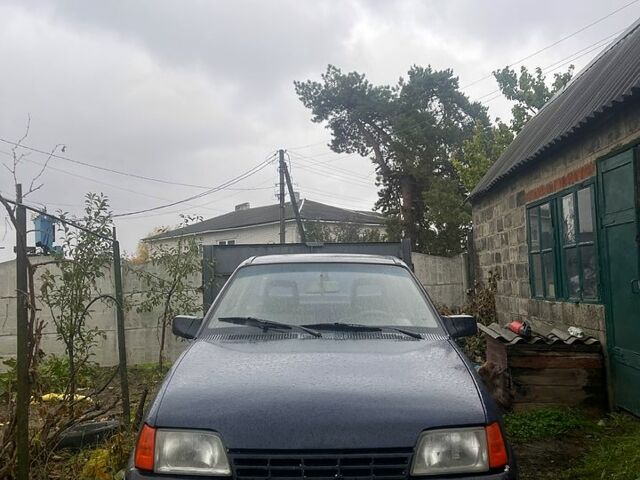 Синий Опель Кадет, объемом двигателя 1.3 л и пробегом 300 тыс. км за 1000 $, фото 1 на Automoto.ua