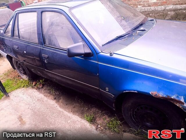 Синий Опель Кадет, объемом двигателя 1.3 л и пробегом 0 тыс. км за 590 $, фото 1 на Automoto.ua