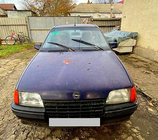 Синий Опель Кадет, объемом двигателя 1.3 л и пробегом 68 тыс. км за 800 $, фото 1 на Automoto.ua