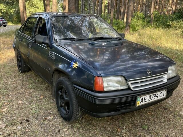 Синий Опель Кадет, объемом двигателя 1.2 л и пробегом 100 тыс. км за 820 $, фото 1 на Automoto.ua