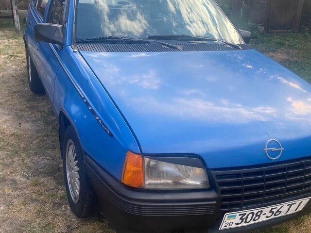 Синий Опель Кадет, объемом двигателя 1.3 л и пробегом 350 тыс. км за 950 $, фото 1 на Automoto.ua