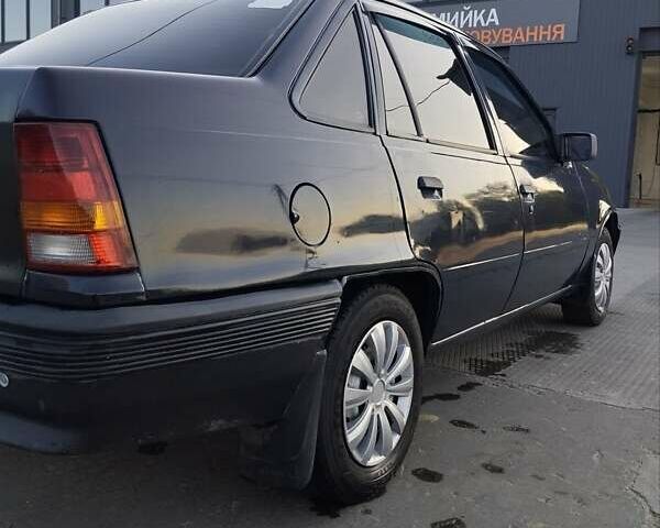 Синій Опель Кадет, об'ємом двигуна 1.3 л та пробігом 92 тис. км за 1000 $, фото 1 на Automoto.ua