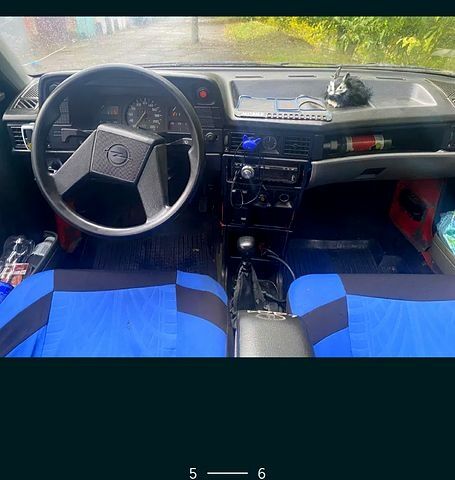 Синий Опель Кадет, объемом двигателя 1.3 л и пробегом 300 тыс. км за 850 $, фото 1 на Automoto.ua