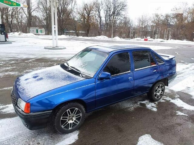 Синий Опель Кадет, объемом двигателя 1.3 л и пробегом 190 тыс. км за 1350 $, фото 1 на Automoto.ua