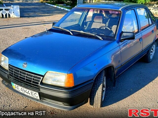 Синий Опель Кадет, объемом двигателя 1.3 л и пробегом 174 тыс. км за 760 $, фото 1 на Automoto.ua