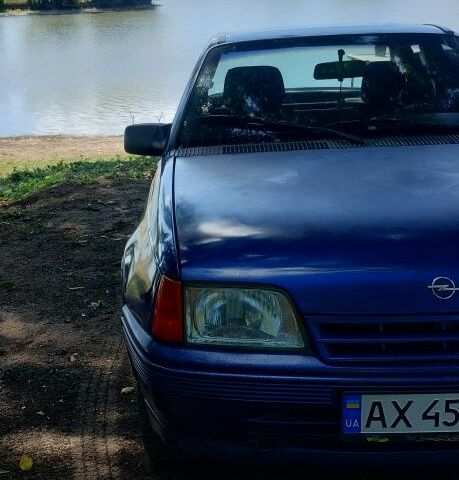 Синий Опель Кадет, объемом двигателя 1.6 л и пробегом 200 тыс. км за 900 $, фото 1 на Automoto.ua
