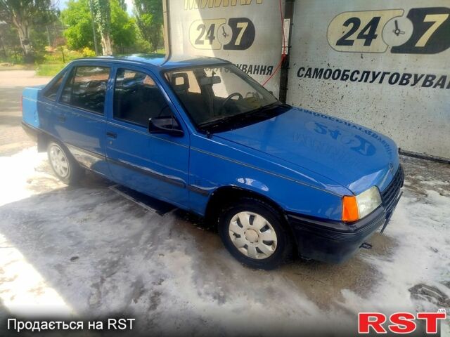 Синий Опель Кадет, объемом двигателя 1.3 л и пробегом 90 тыс. км за 900 $, фото 1 на Automoto.ua