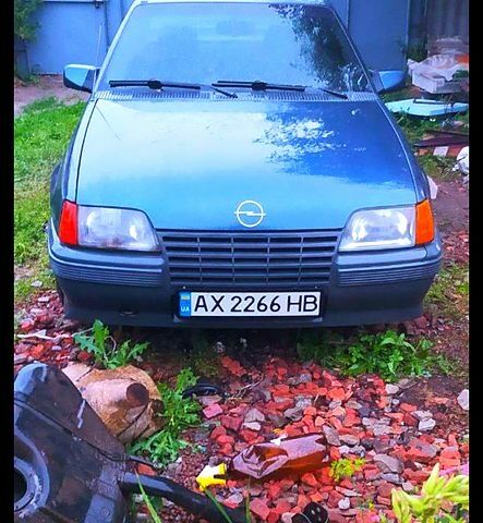 Синий Опель Кадет, объемом двигателя 1.3 л и пробегом 250 тыс. км за 600 $, фото 1 на Automoto.ua