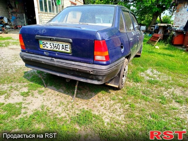 Синий Опель Кадет, объемом двигателя 1.3 л и пробегом 100 тыс. км за 250 $, фото 1 на Automoto.ua