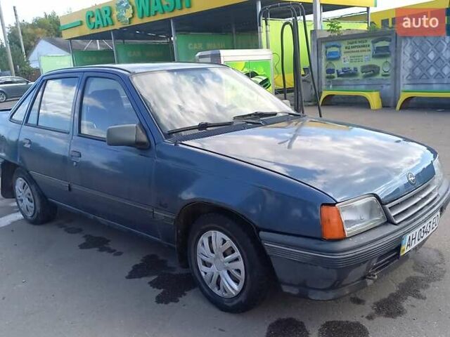 Синий Опель Кадет, объемом двигателя 1.3 л и пробегом 150 тыс. км за 1350 $, фото 1 на Automoto.ua