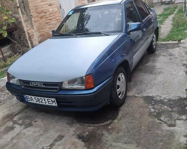 Синий Опель Кадет, объемом двигателя 1.6 л и пробегом 300 тыс. км за 1400 $, фото 1 на Automoto.ua
