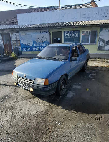 Синий Опель Кадет, объемом двигателя 1.3 л и пробегом 158 тыс. км за 550 $, фото 1 на Automoto.ua