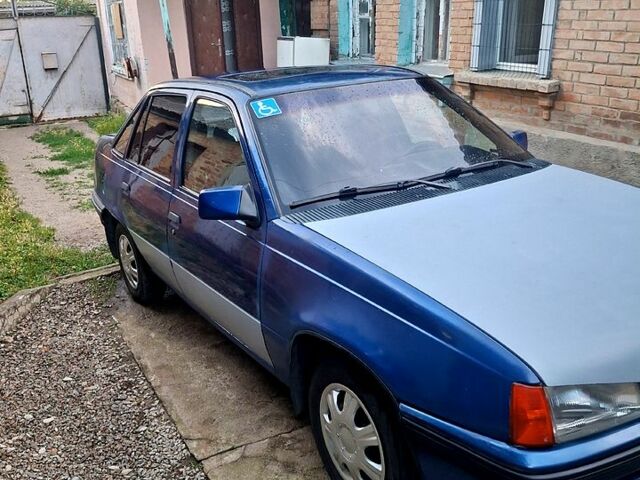 Синий Опель Кадет, объемом двигателя 1.6 л и пробегом 72 тыс. км за 1450 $, фото 1 на Automoto.ua