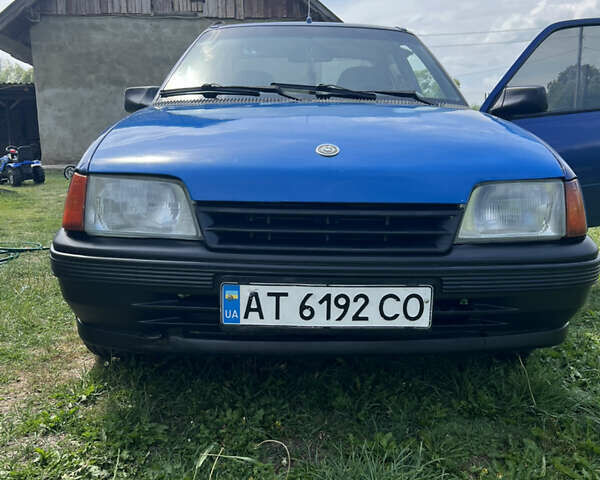 Синий Опель Кадет, объемом двигателя 1.6 л и пробегом 72 тыс. км за 1100 $, фото 1 на Automoto.ua