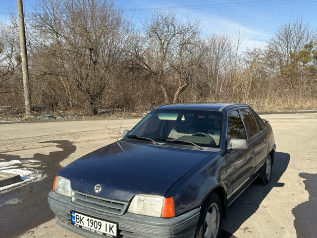 Синий Опель Кадет, объемом двигателя 1.6 л и пробегом 250 тыс. км за 950 $, фото 1 на Automoto.ua