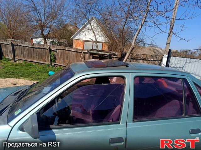 Синий Опель Кадет, объемом двигателя 16 л и пробегом 150 тыс. км за 650 $, фото 1 на Automoto.ua