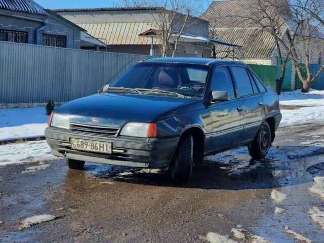 Синий Опель Кадет, объемом двигателя 1.4 л и пробегом 200 тыс. км за 672 $, фото 1 на Automoto.ua