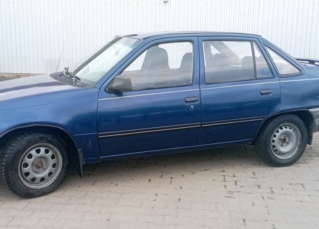 Синий Опель Кадет, объемом двигателя 1.6 л и пробегом 172 тыс. км за 800 $, фото 1 на Automoto.ua