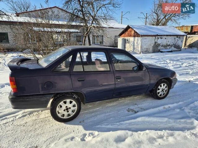 Синий Опель Кадет, объемом двигателя 1.4 л и пробегом 400 тыс. км за 1250 $, фото 1 на Automoto.ua