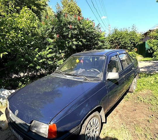 Синий Опель Кадет, объемом двигателя 1.4 л и пробегом 0 тыс. км за 600 $, фото 1 на Automoto.ua