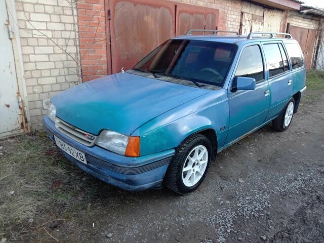 Синий Опель Кадет, объемом двигателя 1.8 л и пробегом 130 тыс. км за 1000 $, фото 1 на Automoto.ua
