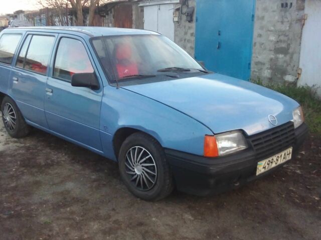 Синій Опель Кадет, об'ємом двигуна 0 л та пробігом 160 тис. км за 750 $, фото 1 на Automoto.ua