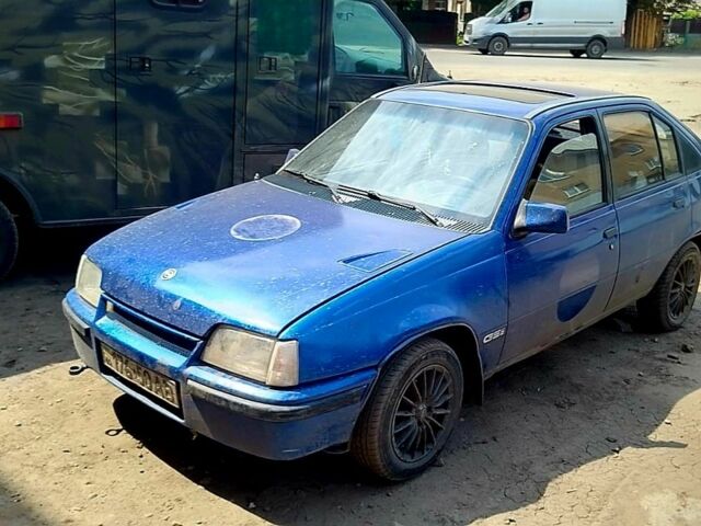 Синий Опель Кадет, объемом двигателя 1 л и пробегом 250 тыс. км за 560 $, фото 1 на Automoto.ua