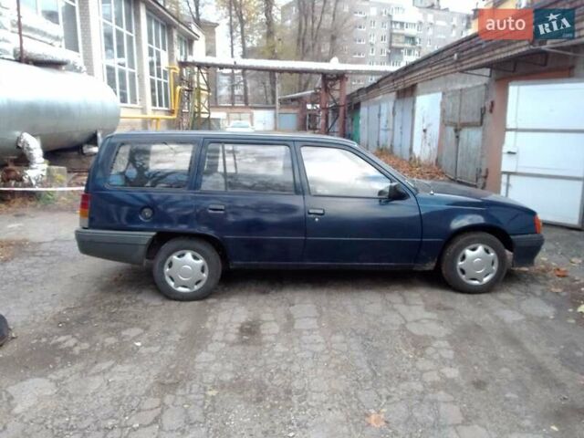 Синий Опель Кадет, объемом двигателя 1.6 л и пробегом 282 тыс. км за 1300 $, фото 1 на Automoto.ua