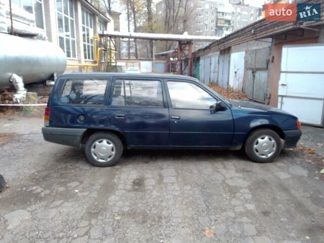 Синий Опель Кадет, объемом двигателя 1.6 л и пробегом 282 тыс. км за 1300 $, фото 1 на Automoto.ua