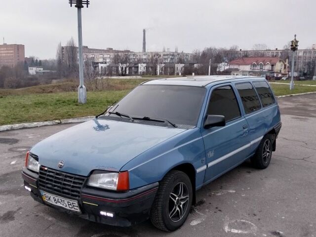 Синий Опель Кадет, объемом двигателя 1.3 л и пробегом 98 тыс. км за 800 $, фото 1 на Automoto.ua
