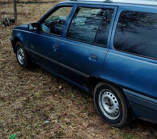 Синий Опель Кадет, объемом двигателя 1.6 л и пробегом 0 тыс. км за 700 $, фото 1 на Automoto.ua