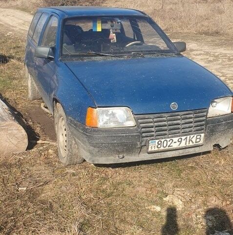 Синій Опель Кадет, об'ємом двигуна 1.3 л та пробігом 111 тис. км за 677 $, фото 1 на Automoto.ua