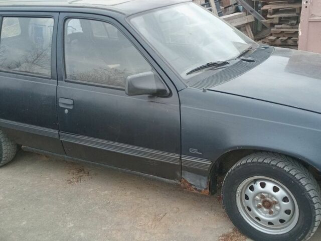 Синий Опель Кадет, объемом двигателя 1.6 л и пробегом 132 тыс. км за 370 $, фото 1 на Automoto.ua