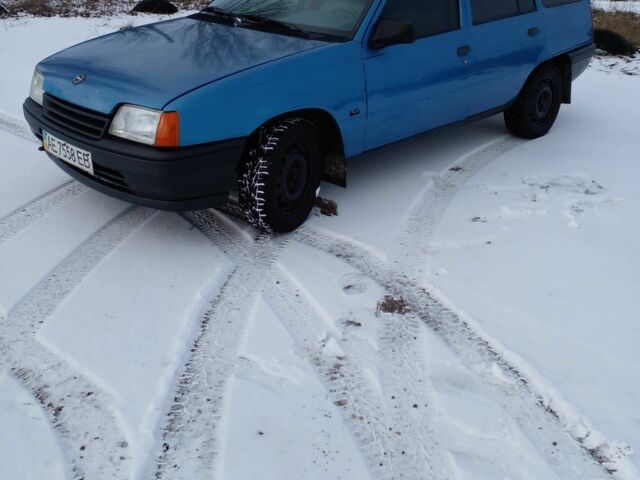 Синий Опель Кадет, объемом двигателя 1.8 л и пробегом 744 тыс. км за 1200 $, фото 1 на Automoto.ua