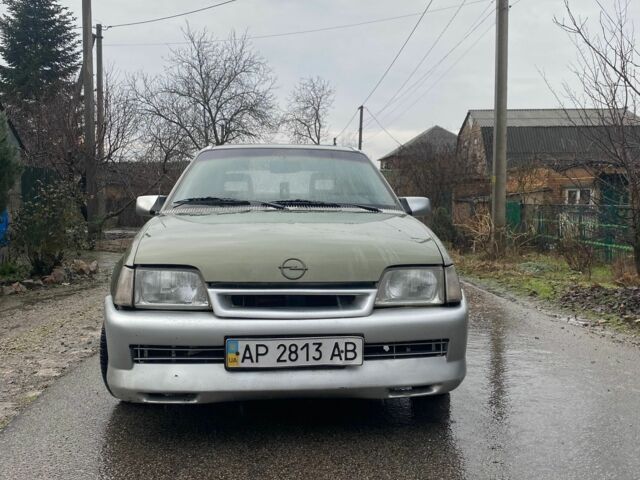 Зеленый Опель Кадет, объемом двигателя 1.3 л и пробегом 160 тыс. км за 937 $, фото 1 на Automoto.ua