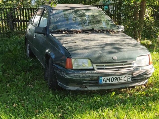 Зеленый Опель Кадет, объемом двигателя 1.3 л и пробегом 300 тыс. км за 799 $, фото 1 на Automoto.ua