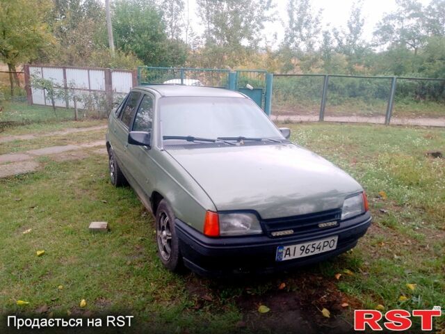 Зеленый Опель Кадет, объемом двигателя 1.6 л и пробегом 0 тыс. км за 480 $, фото 1 на Automoto.ua