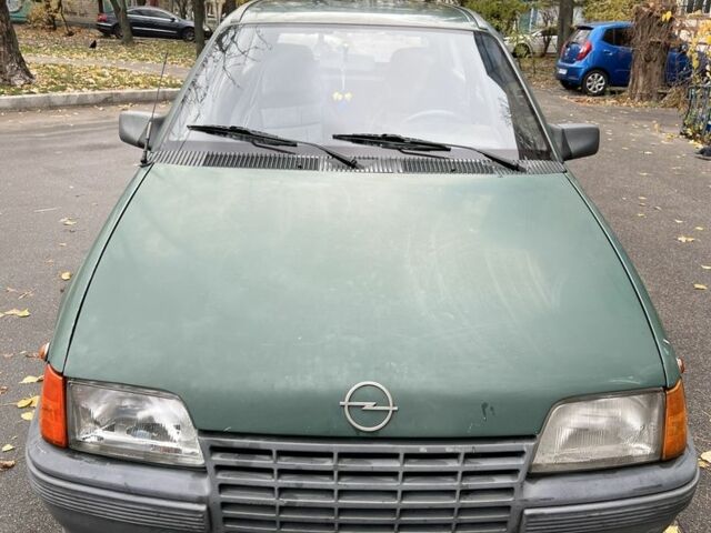 Зеленый Опель Кадет, объемом двигателя 1.6 л и пробегом 200 тыс. км за 1500 $, фото 1 на Automoto.ua