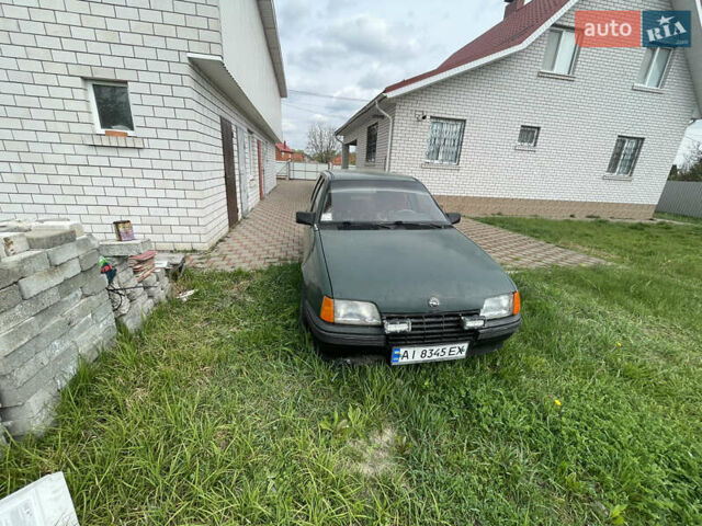 Зелений Опель Кадет, об'ємом двигуна 1.5 л та пробігом 356 тис. км за 700 $, фото 1 на Automoto.ua