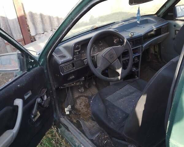 Зеленый Опель Кадет, объемом двигателя 1 л и пробегом 100 тыс. км за 330 $, фото 1 на Automoto.ua