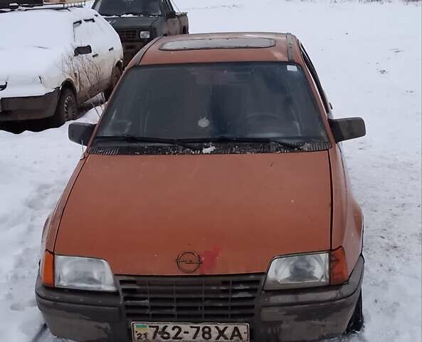 Оранжевый Опель Кадет, объемом двигателя 1.6 л и пробегом 318 тыс. км за 830 $, фото 1 на Automoto.ua