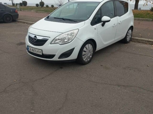 Белый Опель Мерива, объемом двигателя 1.2 л и пробегом 248 тыс. км за 5200 $, фото 1 на Automoto.ua