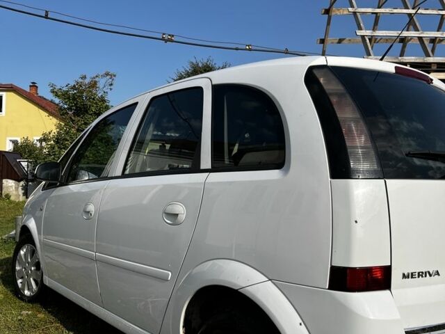 Белый Опель Мерива, объемом двигателя 1.6 л и пробегом 268 тыс. км за 3800 $, фото 1 на Automoto.ua
