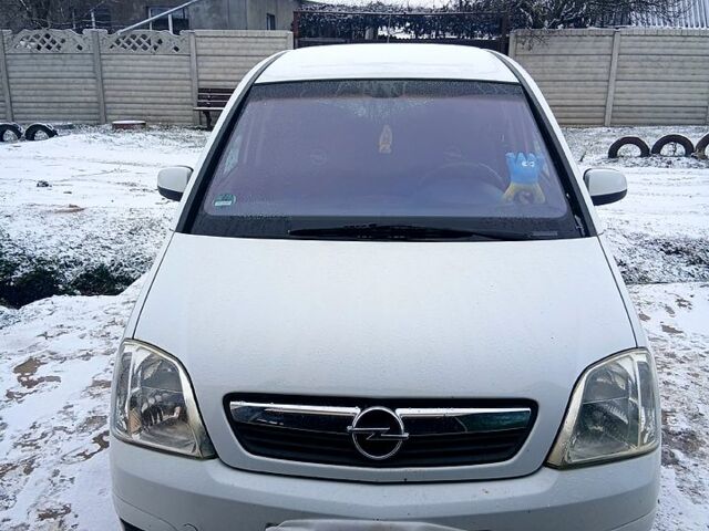 Белый Опель Мерива, объемом двигателя 1.4 л и пробегом 196 тыс. км за 4500 $, фото 1 на Automoto.ua