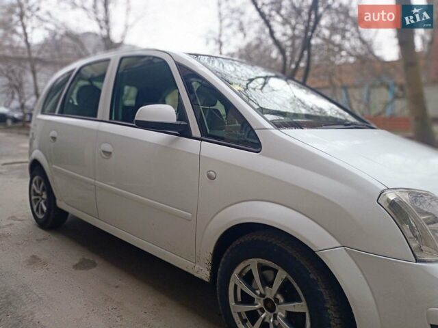 Белый Опель Мерива, объемом двигателя 1.3 л и пробегом 280 тыс. км за 3800 $, фото 1 на Automoto.ua