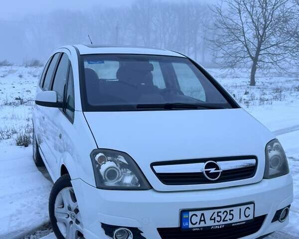 Білий Опель Меріва, об'ємом двигуна 1.4 л та пробігом 176 тис. км за 5600 $, фото 1 на Automoto.ua