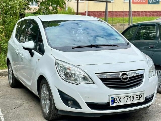 Белый Опель Мерива, объемом двигателя 1.3 л и пробегом 250 тыс. км за 5890 $, фото 1 на Automoto.ua