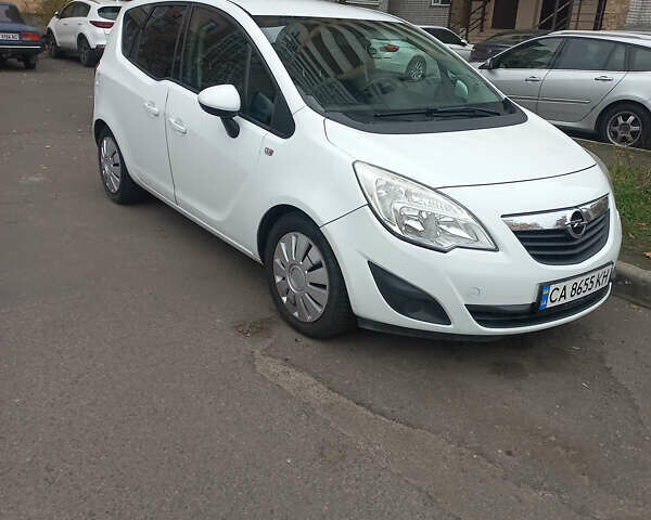 Белый Опель Мерива, объемом двигателя 1.2 л и пробегом 248 тыс. км за 5899 $, фото 1 на Automoto.ua
