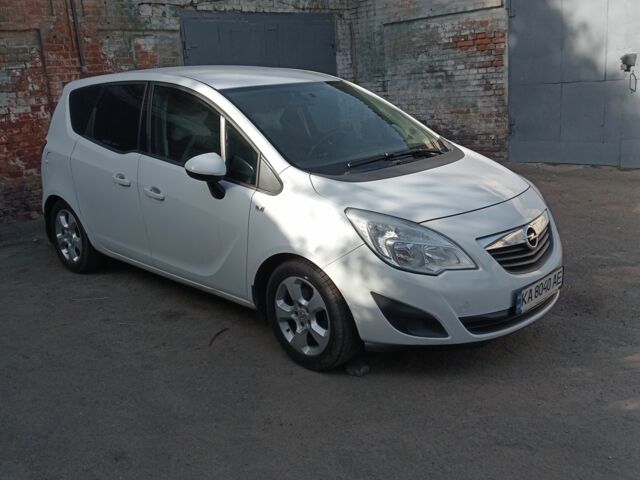 Белый Опель Мерива, объемом двигателя 0 л и пробегом 218 тыс. км за 6000 $, фото 1 на Automoto.ua